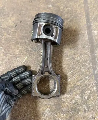 Opel Astra G Piston with connecting rod P885