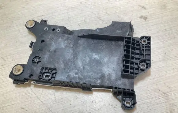 BMW 1 F40 Battery tray 9387574
