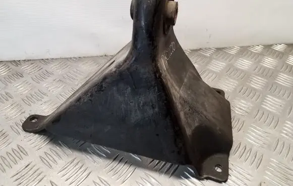 Jeep Cherokee III KJ Front differential bracket 