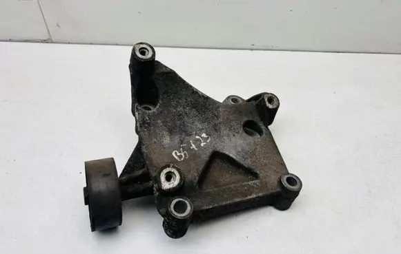 Volkswagen PASSAT B5 A/C compressor mount bracket 071260885