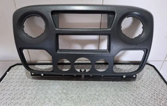 Renault Master III Dashboard center trim panel 682600025R
