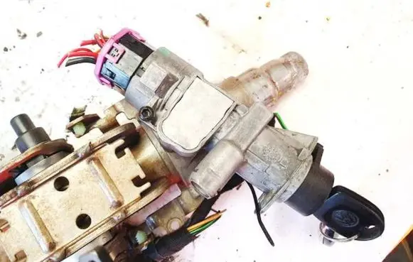 Volkswagen PASSAT B5 Ignition lock 4b0905831