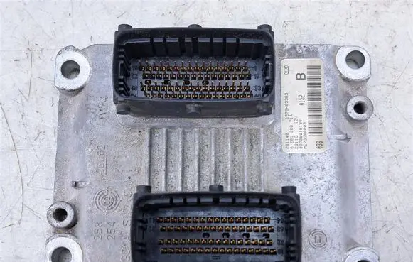 Alfa Romeo 147 Engine control unit/module 00735018130