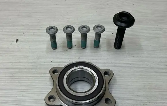 Audi A6 Allroad C6 Front wheel bearing hub 713610780