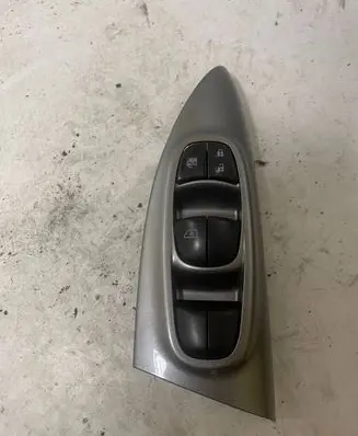 Nissan Juke I F15 Electric window control switch 254011KA0A