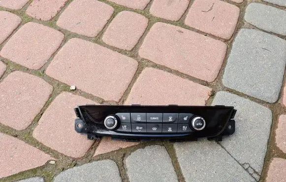 Opel Insignia B Climate control unit 39177117