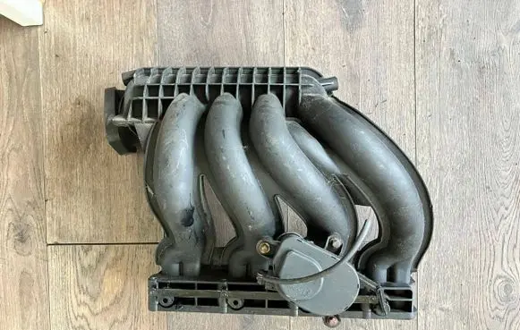 Mercedes-Benz E W211 Intake manifold A611090 A6110903537
