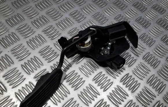 Toyota Avensis T250 Accelerator throttle pedal