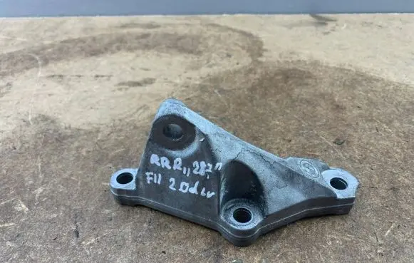 BMW 5 F10 F11 Engine mounting bracket 7810698 13517810698 13518599773