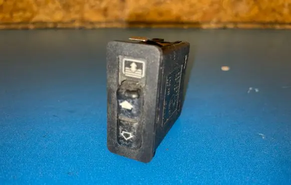 BMW 8 E31 Sunroof switch 1383488