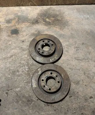 Peugeot 208 I Front brake disc 