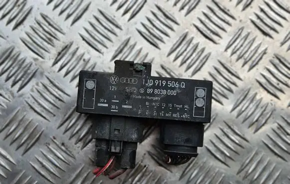 Volkswagen Golf IV Coolant fan relay 1J0919506Q 898038000