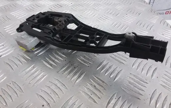 Rear door exterior handle/bracket