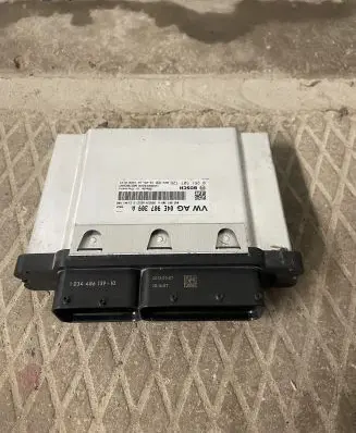 Volkswagen Golf VII Engine control unit/module 04E907309A 0261S07726