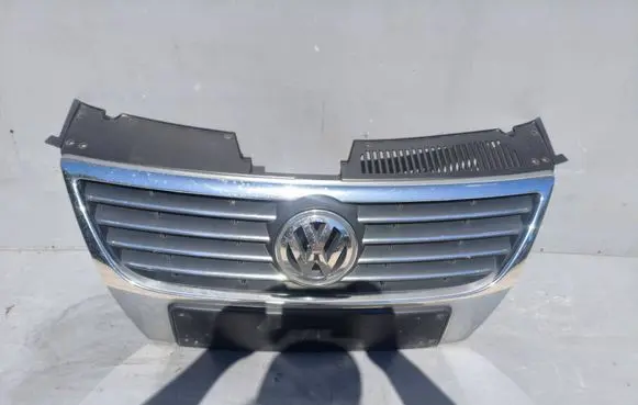 Volkswagen PASSAT B6 Front bumper upper radiator grill 3C0853651AH 3C0853651AK