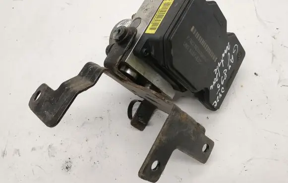 Hyundai Santa Fe ABS Pump 589202W980
