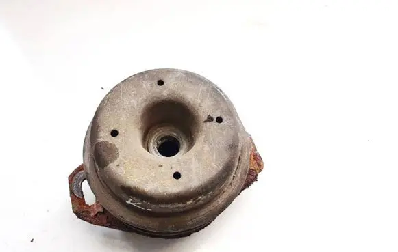 Peugeot 406 Engine mount bracket