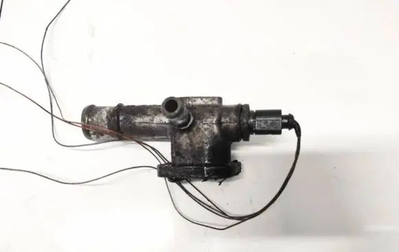Volkswagen Golf IV Engine coolant pipe/hose 038121133a