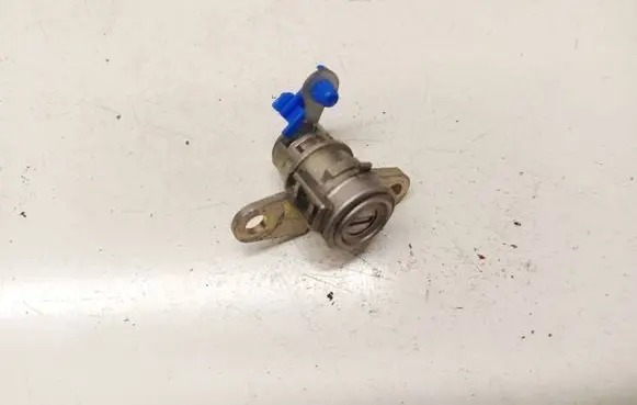 Nissan e-NV200 Front door lock (next to the handle) 