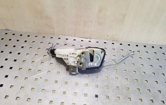 Mitsubishi Pajero Sport I Front door lock