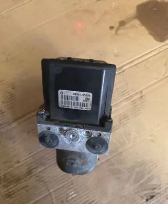 Toyota Avensis T250 ABS Pump 0P1090693Q 060501V960