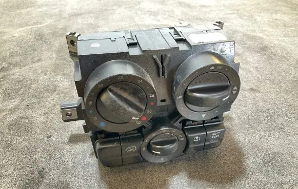 Mercedes-Benz Vito Viano W639 Climate control unit A6394450105 A6394460728 5HB008512