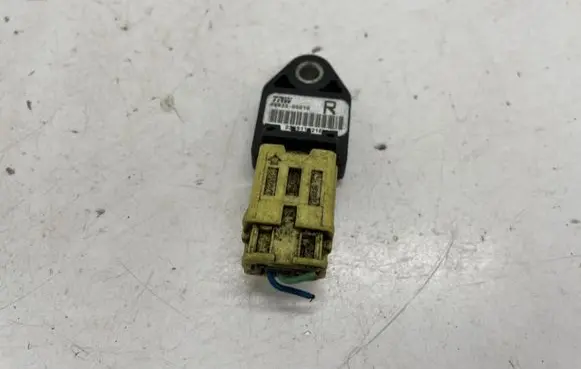 Toyota Auris 150 Airbag deployment crash/impact sensor 8983305010