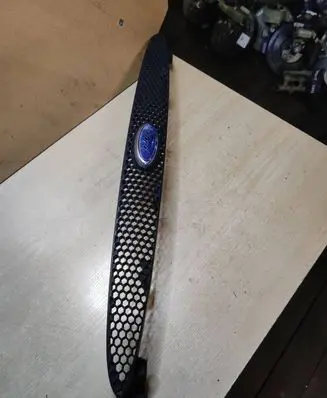 Ford Escort Front grill 95AB 8200-B2D