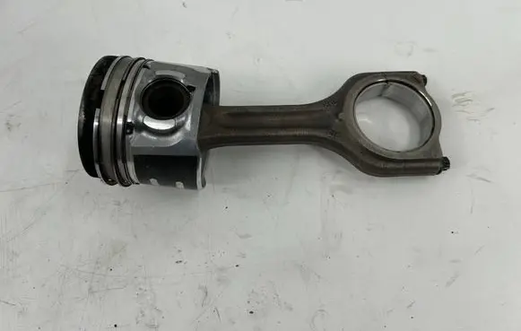 Volvo V60 Piston with connecting rod