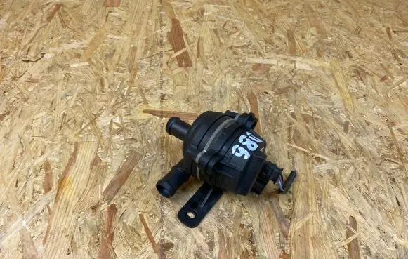 Land Rover Defender Electric auxiliary coolant/water pump M8B28K232AA