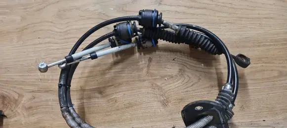 Volvo C30 Gear shift cable linkage 