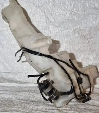 Honda CR-V Windshield washer fluid reservoir/tank