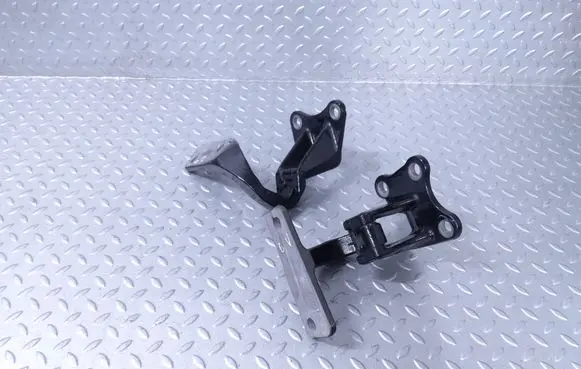 Land Rover Defender Tailgate/trunk/boot hinge L8B242701AA L8B242700AA LR131738