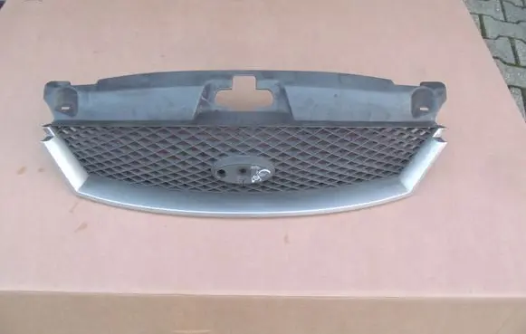 Ford Mondeo Mk III Front bumper upper radiator grill 1s7x8a100