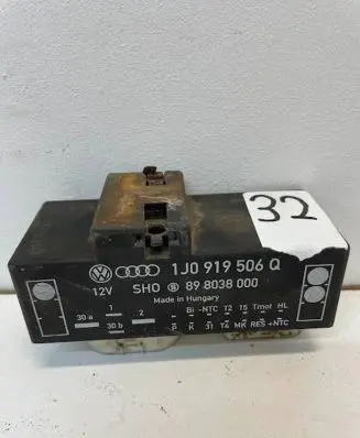 Volkswagen Golf IV Coolant fan relay 1J0919506