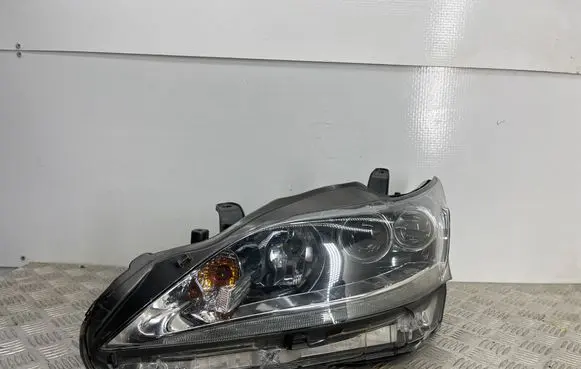 Lexus CT 200H Headlight/headlamp