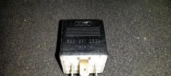 Audi A4 S4 B5 8D Other relay 8a0951253a 899585