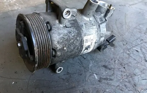 Volkswagen PASSAT B7 Air conditioning (A/C) compressor (pump) 5K0820803A