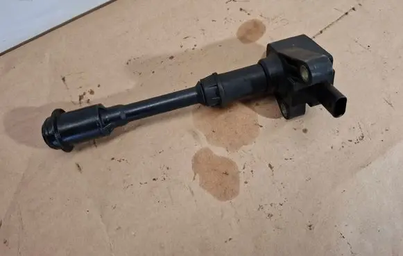 High voltage ignition coil