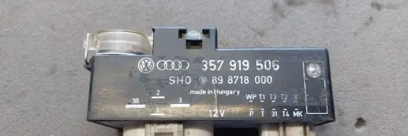 Volkswagen Golf III Coolant fan relay 357919506 898718000