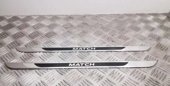 Volkswagen Golf VI Front sill trim cover