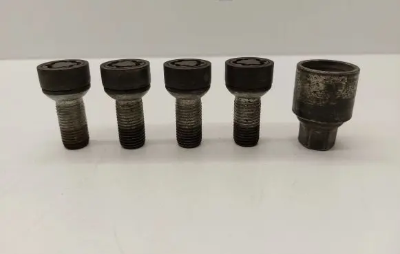Audi A4 S4 B8 8K Anti-theft wheel nuts and lock 