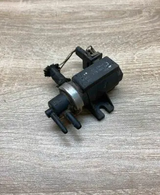 Volkswagen Golf IV Turbo solenoid valve 1H0906627 WithPlug