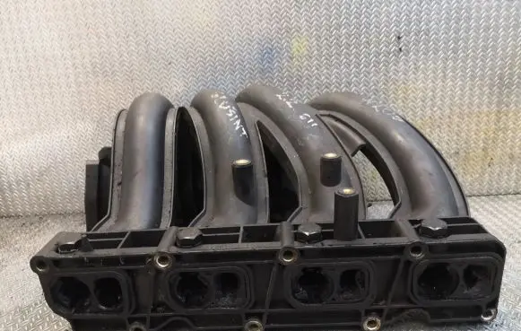 Mercedes-Benz C W203 Intake manifold 6110903537