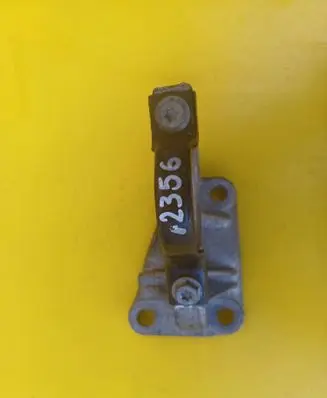 Renault Clio IV Engine mounting bracket 8200286041