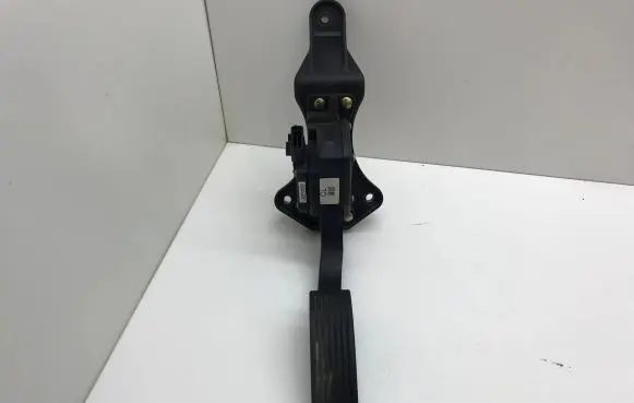 Hyundai Santa Fe Accelerator throttle pedal BE70448A2B100