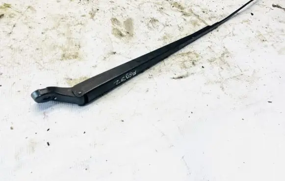 Front wiper blade arm