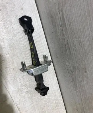 Renault Clio V Rear door check strap stopper