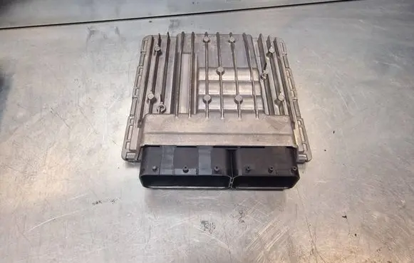 BMW 3 E90 E91 Engine control unit/module 7561684 WBAVB12050XTR 5WK98084