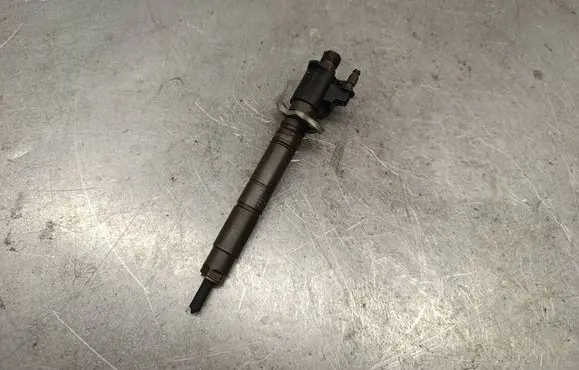 Volvo V70 Fuel injector 31272690